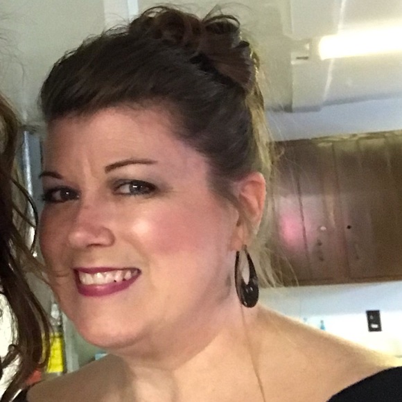 Meet your Posher, Lori - Picture 1 of 1